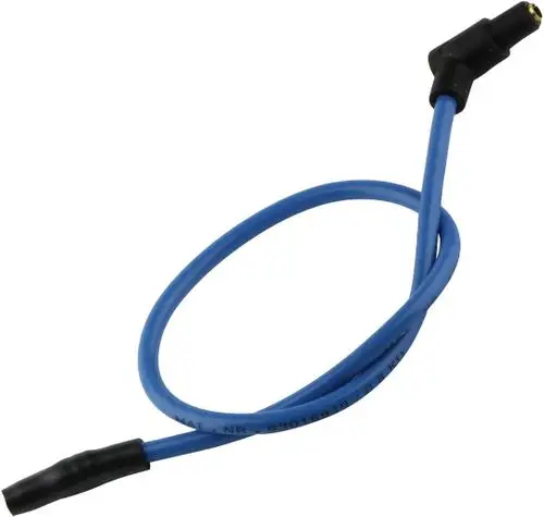 Blaue Zündleitung mit einem Anschluss an einem Ende und einem weiteren, geschlossenen Anschluss am anderen Ende. Produkt von Bosch, dient zur elektrischen Verbindung in Fahrzeugen.
